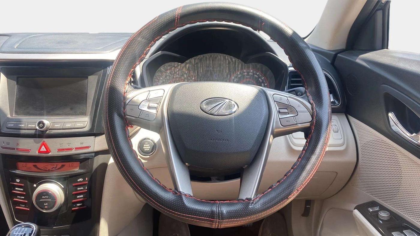 2021 Mahindra XUV300 W8 1.2 PETROL, Petrol, Manual, 32,642 km, Steering Wheel Close Up