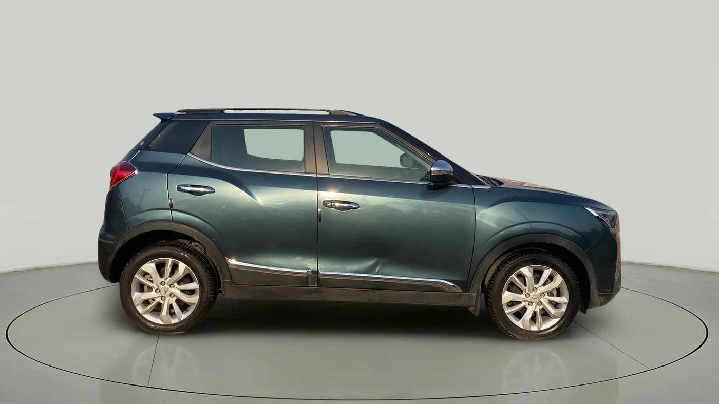 2021 Mahindra XUV300 W8 1.2 PETROL, Petrol, Manual, 32,642 km, Right Side View