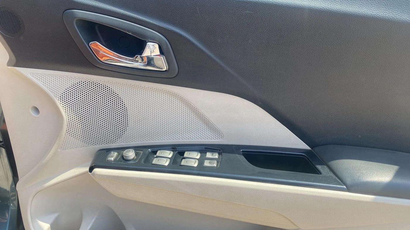 2021 Mahindra XUV300 W8 1.2 PETROL, Petrol, Manual, 32,642 km, Driver Side Door Panels Control