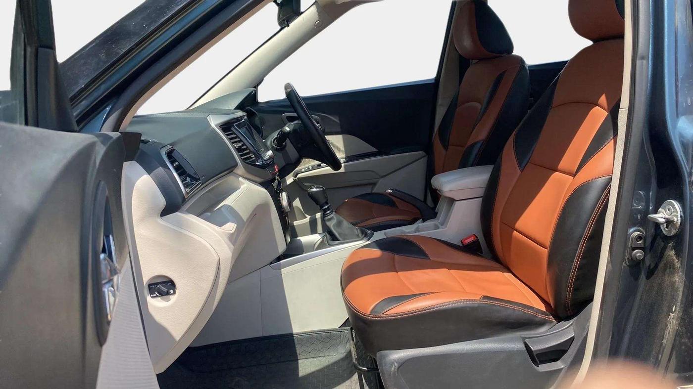 2021 Mahindra XUV300 W8 1.2 PETROL, Petrol, Manual, 32,642 km, Right Side Front Door Cabin