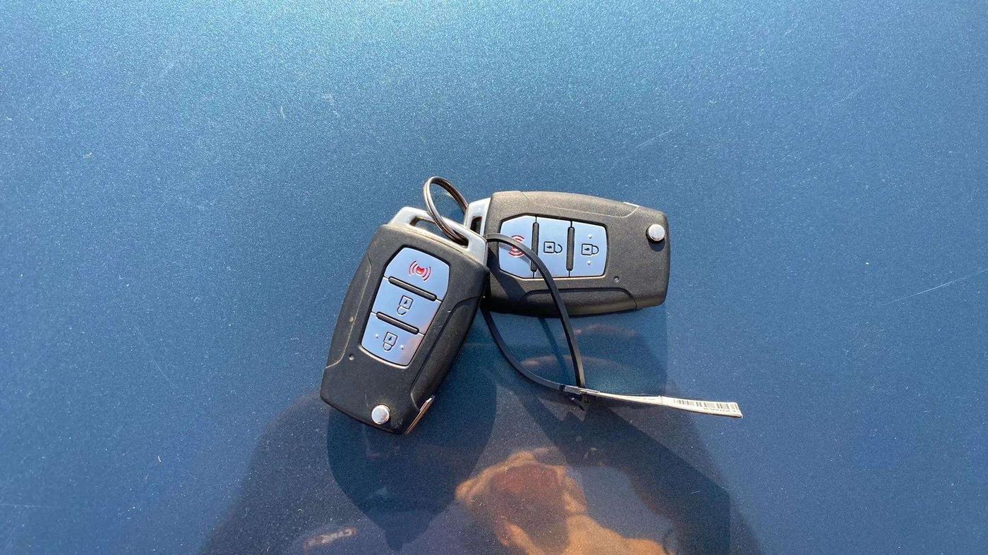 2021 Mahindra XUV300 W8 1.2 PETROL, Petrol, Manual, 32,642 km, Key Close Up
