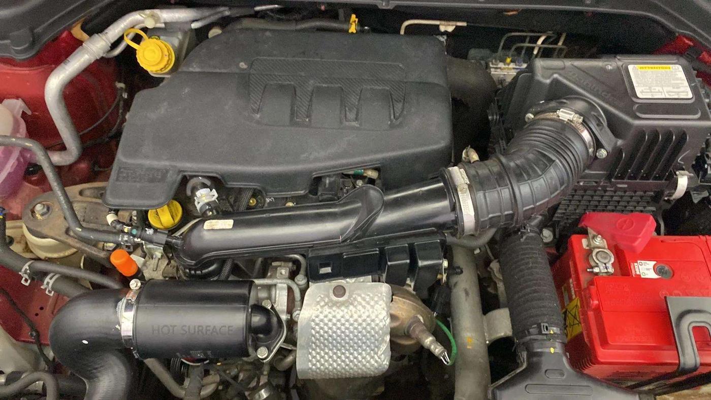 2019 Mahindra XUV300 W8 (O) 1.2 PETROL, Petrol, Manual, 26,225 km, Open Bonet
