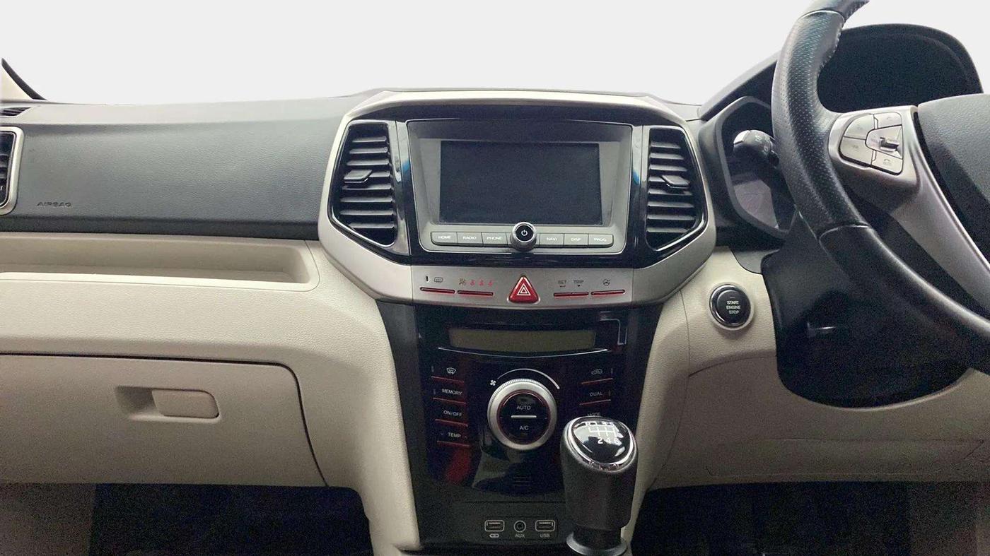 2019 Mahindra XUV300 W8 (O) 1.2 PETROL, Petrol, Manual, 26,225 km, Air Conditioner