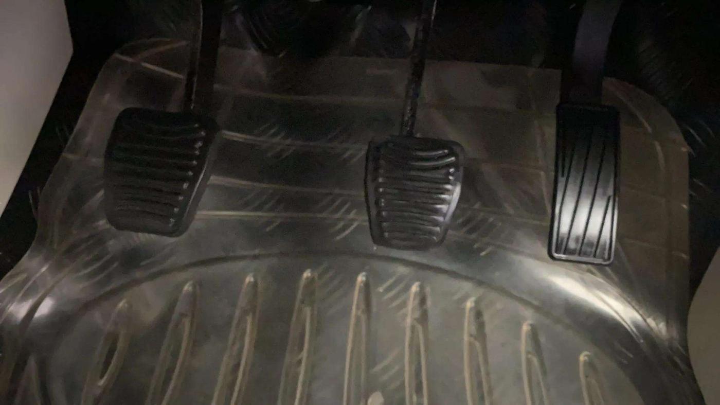 2019 Mahindra XUV300 W8 (O) 1.2 PETROL, Petrol, Manual, 26,225 km, Pedals