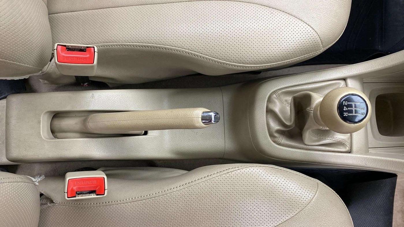 2014 Maruti Swift Dzire VXI, Petrol, Manual, 66,330 km, Gear Lever