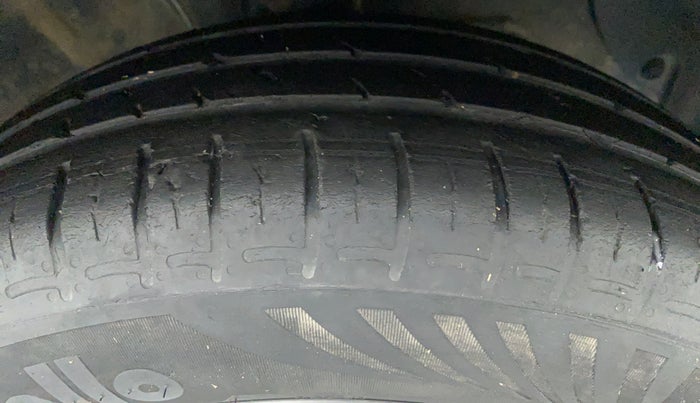 2020 Hyundai GRAND I10 NIOS SPORTZ PETROL, Petrol, Manual, 31,920 km, Right Front Tyre Tread