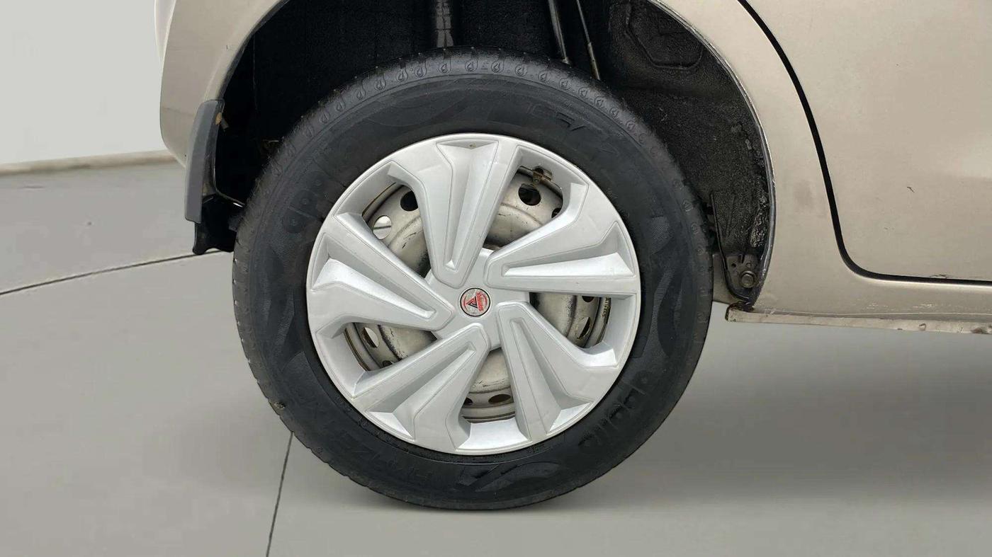 2021 Datsun Redi Go A, Petrol, Manual, 71,801 km, Right Rear Wheel