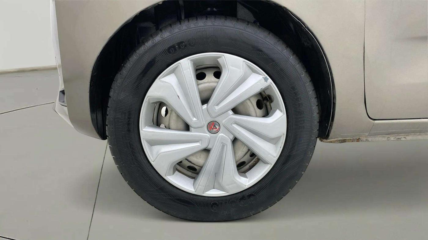 2021 Datsun Redi Go A, Petrol, Manual, 71,801 km, Left Front Wheel