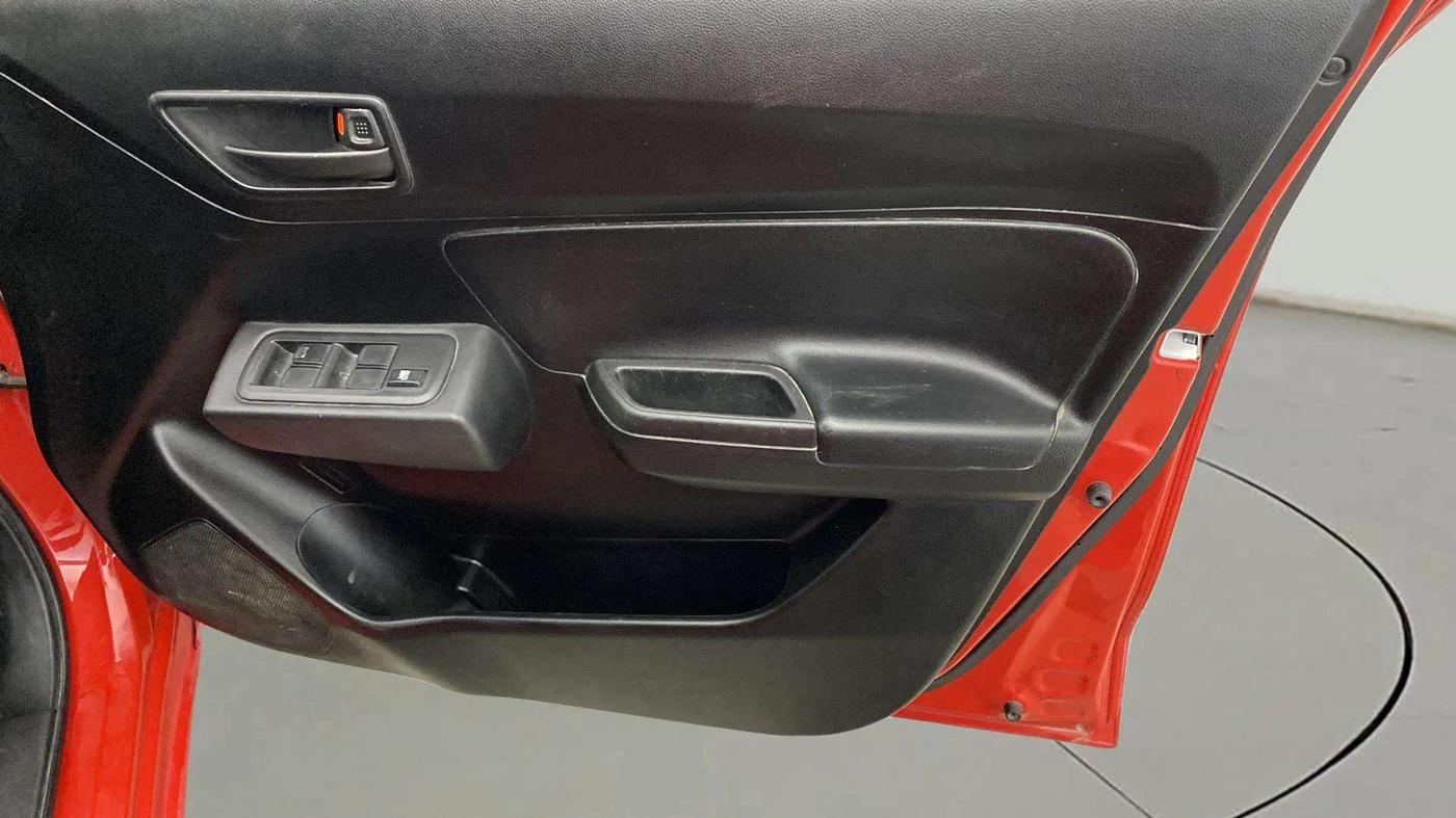 2020 Maruti Swift LXI, Petrol, Manual, 45,696 km, Driver Side Door Panels Control