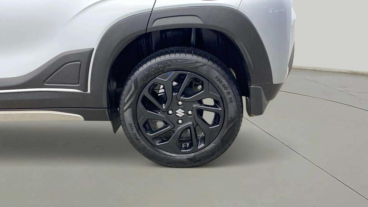 2023 Maruti FRONX ZETA 1.0 TURBO MT, Petrol, Manual, 11,425 km, Left Rear Wheel