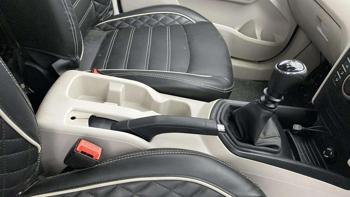 2023 Mahindra XUV300 W4 1.2 PETROL, Petrol, Manual, 6,800 km, Gear Lever