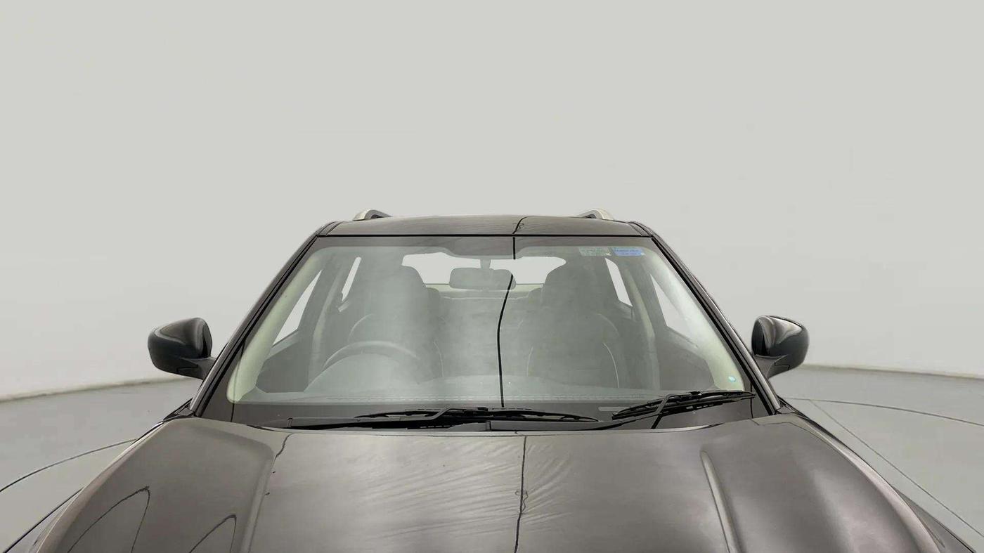 2023 Mahindra XUV300 W4 1.2 PETROL, Petrol, Manual, 6,800 km, Front Windshield