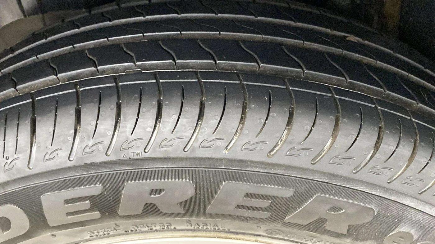 2023 Mahindra XUV300 W4 1.2 PETROL, Petrol, Manual, 6,800 km, Left Front Tyre Tread