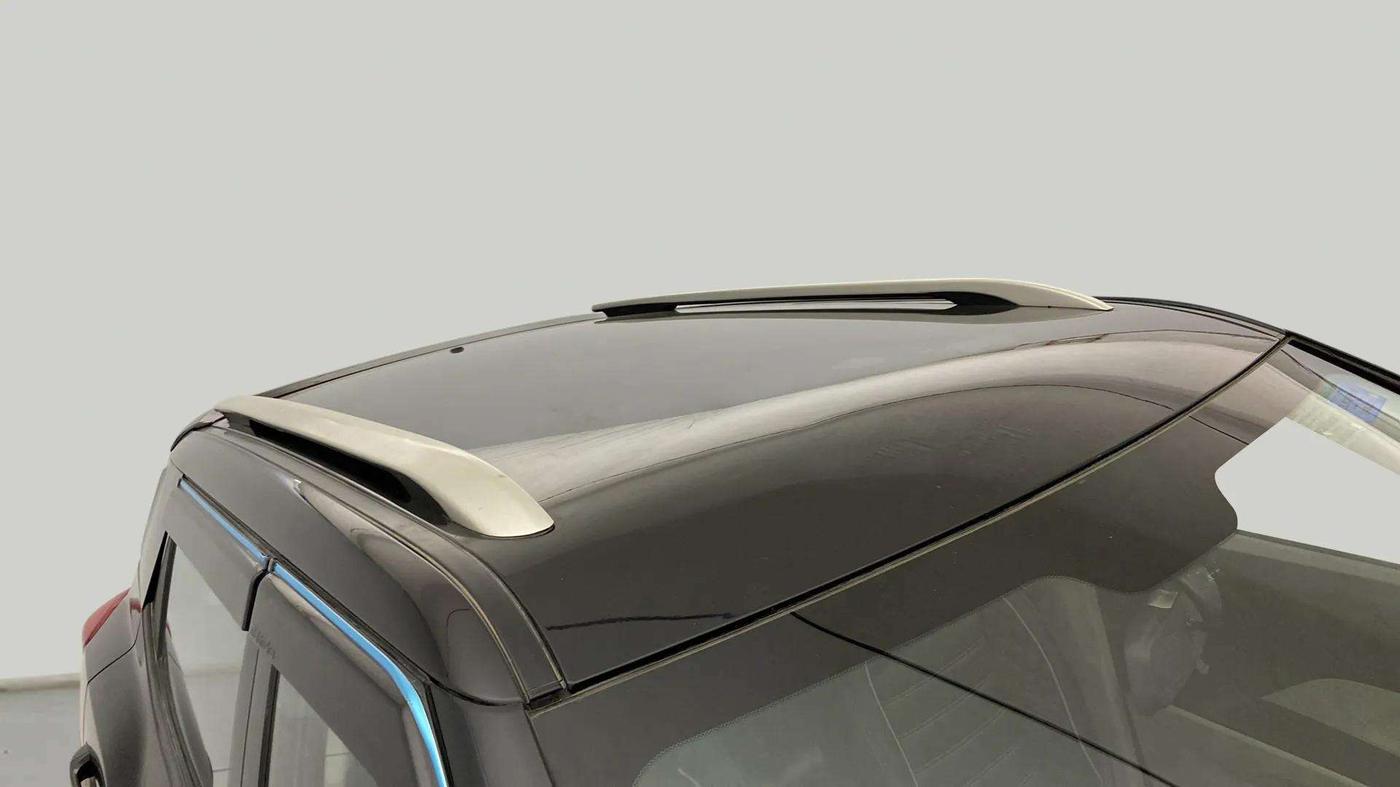 2023 Mahindra XUV300 W4 1.2 PETROL, Petrol, Manual, 6,800 km, Roof