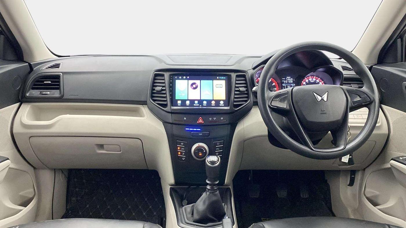 2023 Mahindra XUV300 W4 1.2 PETROL, Petrol, Manual, 6,800 km, Dashboard