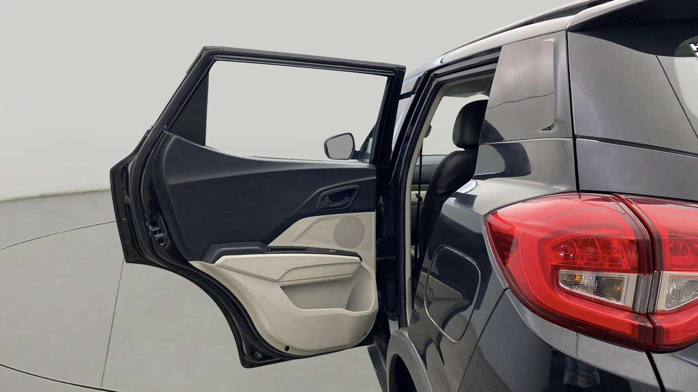 2023 Mahindra XUV300 W4 1.2 PETROL, Petrol, Manual, 6,800 km, LHS Rear Door