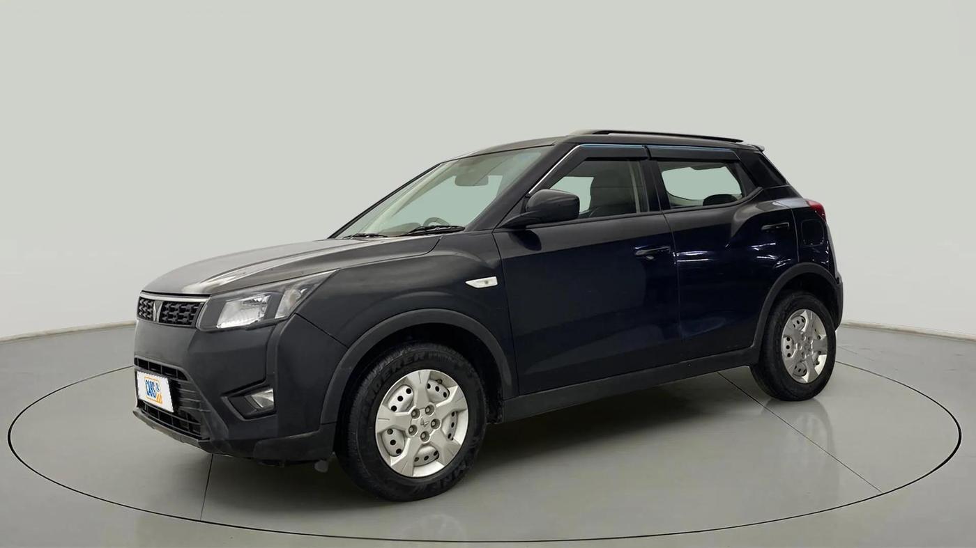 2023 Mahindra XUV300 W4 1.2 PETROL, Petrol, Manual, 6,800 km, Left Front Diagonal