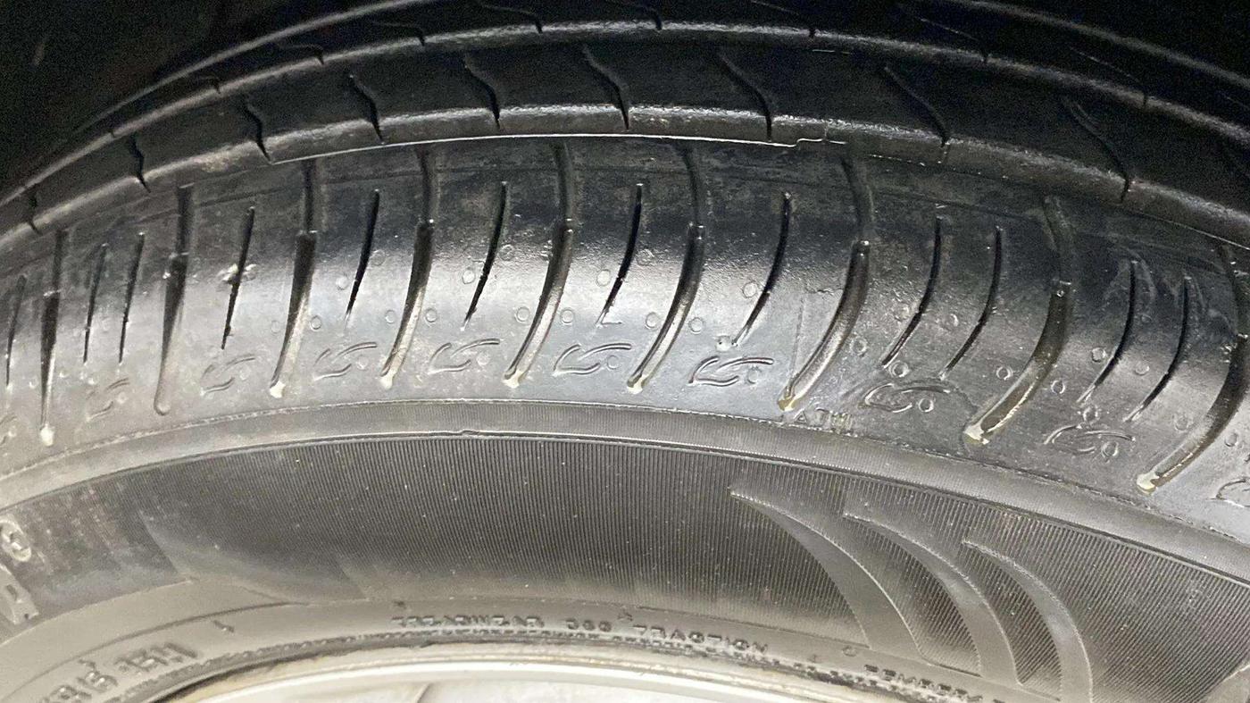 2023 Mahindra XUV300 W4 1.2 PETROL, Petrol, Manual, 6,800 km, Right Front Tyre Tread