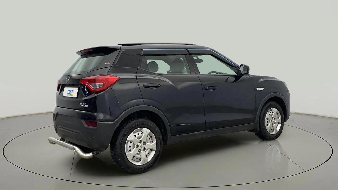 2023 Mahindra XUV300 W4 1.2 PETROL, Petrol, Manual, 6,800 km, Right Back Diagonal