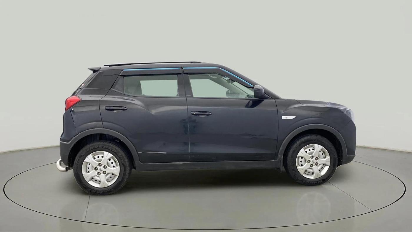2023 Mahindra XUV300 W4 1.2 PETROL, Petrol, Manual, 6,800 km, Right Side View
