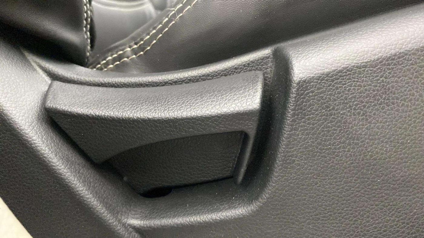 2023 Mahindra XUV300 W4 1.2 PETROL, Petrol, Manual, 6,800 km, Driver Side Adjustment Panel