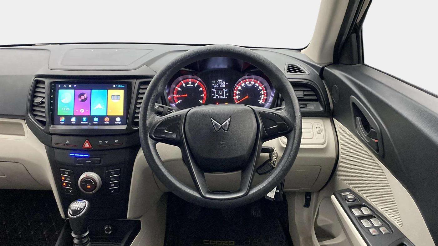 2023 Mahindra XUV300 W4 1.2 PETROL, Petrol, Manual, 6,800 km, Steering Wheel Close Up