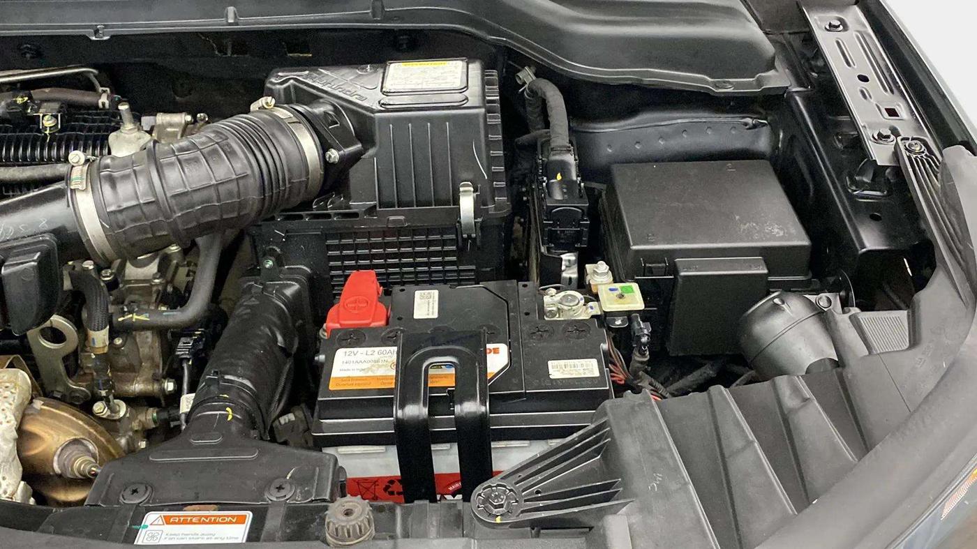 2023 Mahindra XUV300 W4 1.2 PETROL, Petrol, Manual, 6,800 km, Engine View - Left