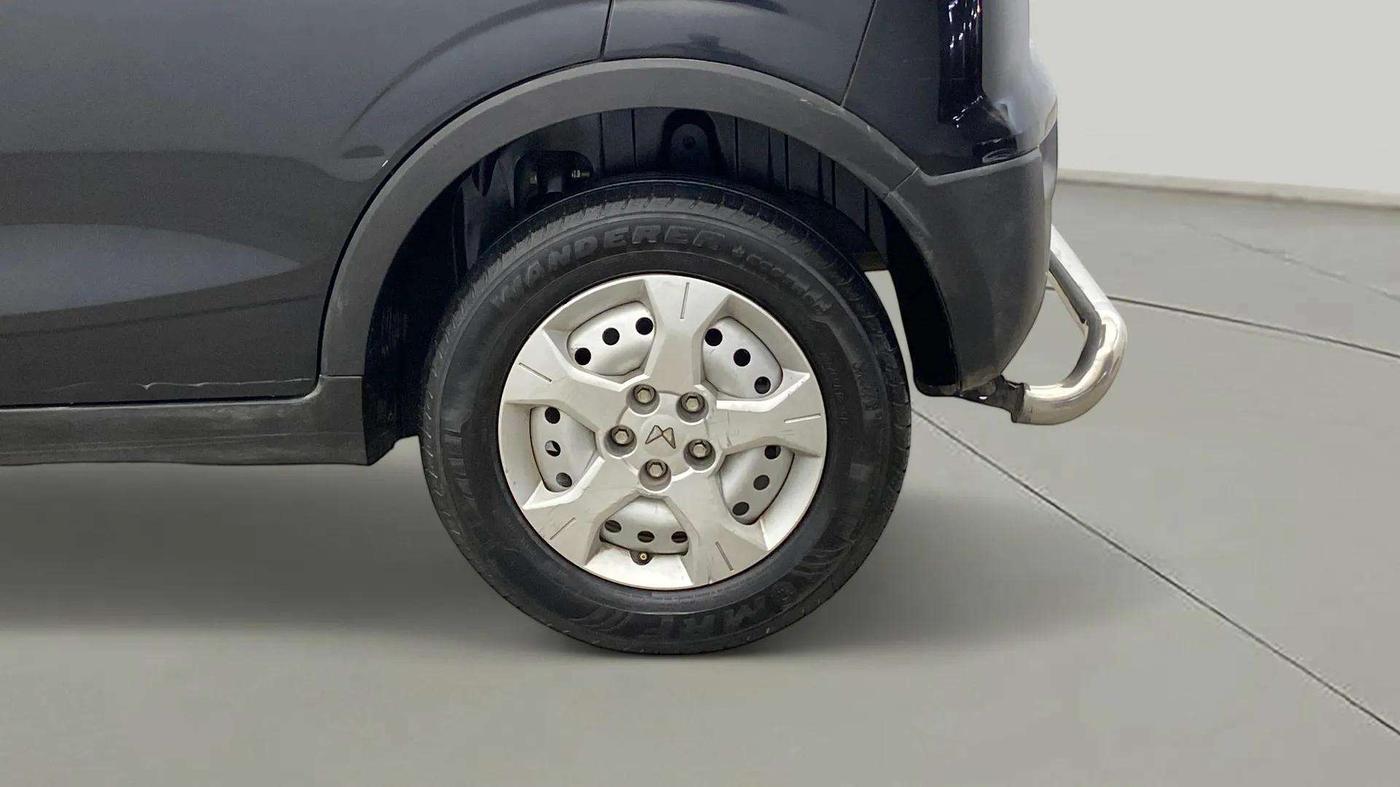 2023 Mahindra XUV300 W4 1.2 PETROL, Petrol, Manual, 6,800 km, Left Rear Wheel