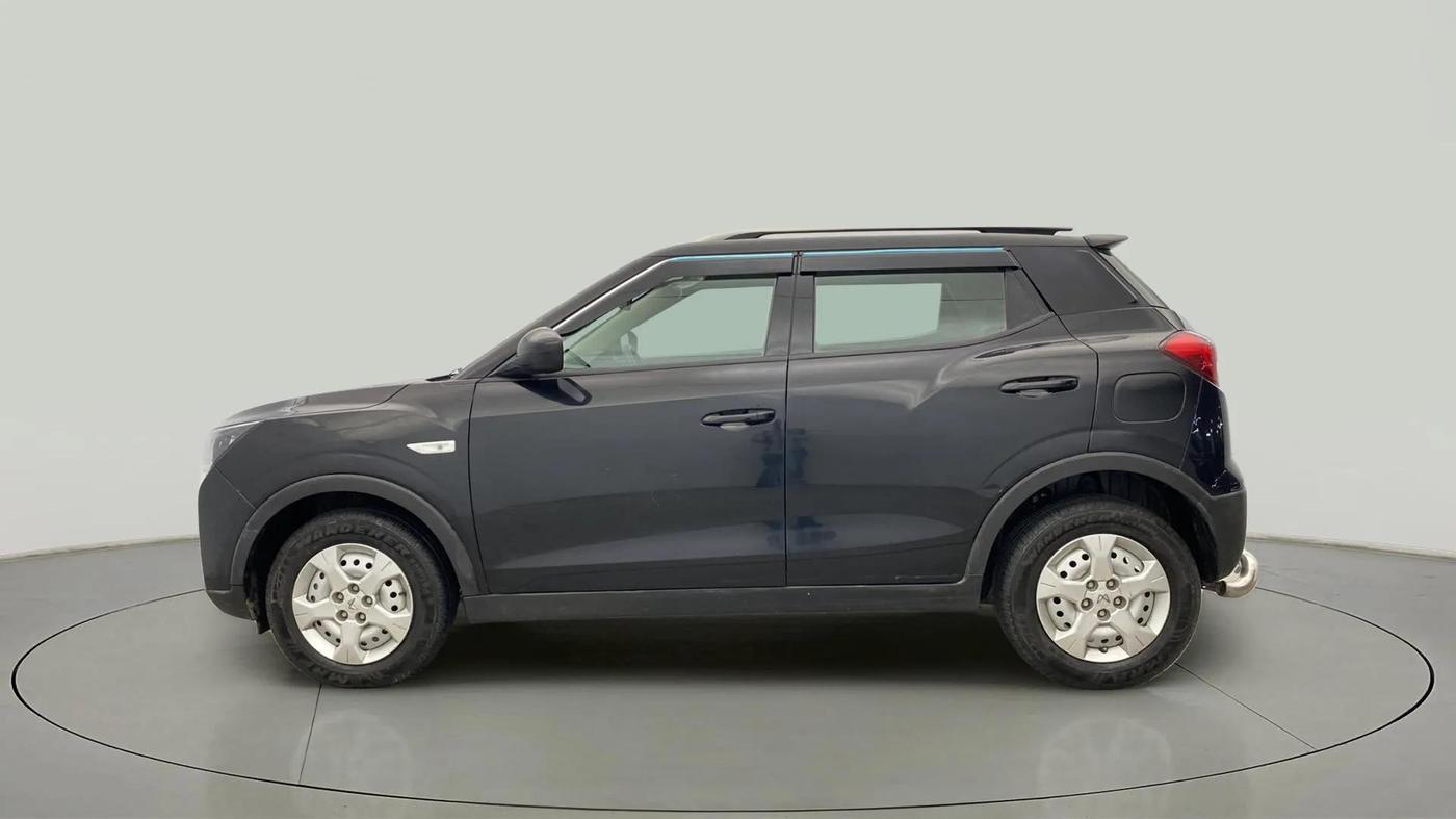 2023 Mahindra XUV300 W4 1.2 PETROL, Petrol, Manual, 6,800 km, Left Side