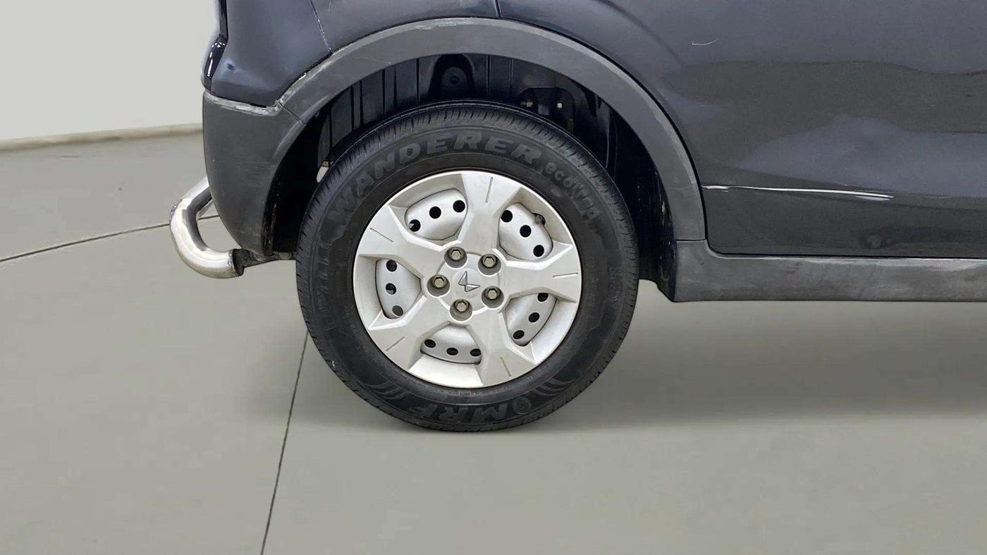 2023 Mahindra XUV300 W4 1.2 PETROL, Petrol, Manual, 6,800 km, Right Rear Wheel