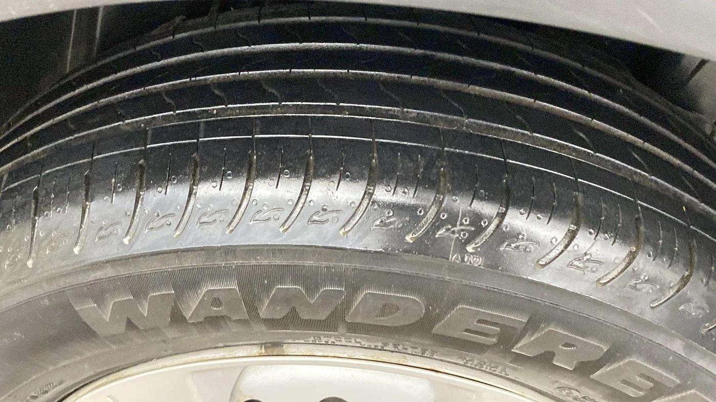 2023 Mahindra XUV300 W4 1.2 PETROL, Petrol, Manual, 6,800 km, Right Rear Tyre Tread