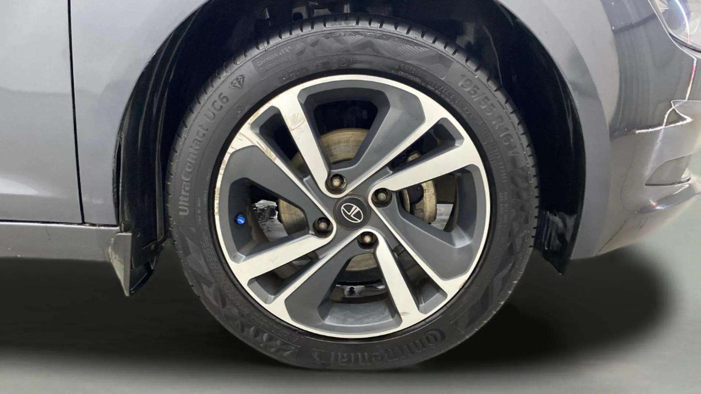 2021 Tata ALTROZ XZ DIESEL, Diesel, Manual, 52,698 km, Right Front Wheel
