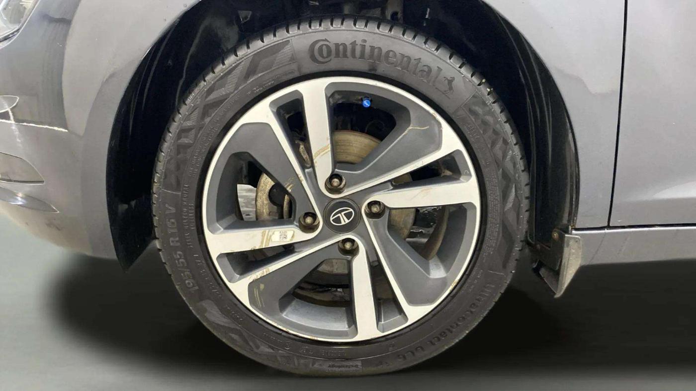 2021 Tata ALTROZ XZ DIESEL, Diesel, Manual, 52,698 km, Left Front Wheel