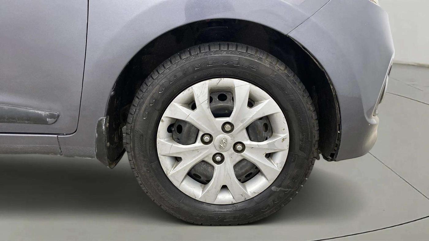 2015 Hyundai Grand i10 SPORTZ 1.2 KAPPA VTVT, Petrol, Manual, 81,443 km, Right Front Wheel