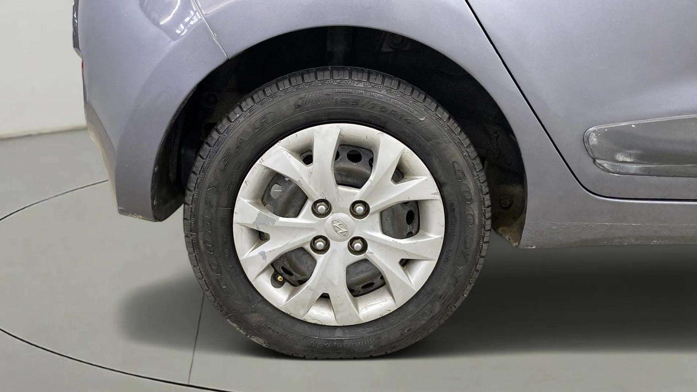 2015 Hyundai Grand i10 SPORTZ 1.2 KAPPA VTVT, Petrol, Manual, 81,443 km, Right Rear Wheel