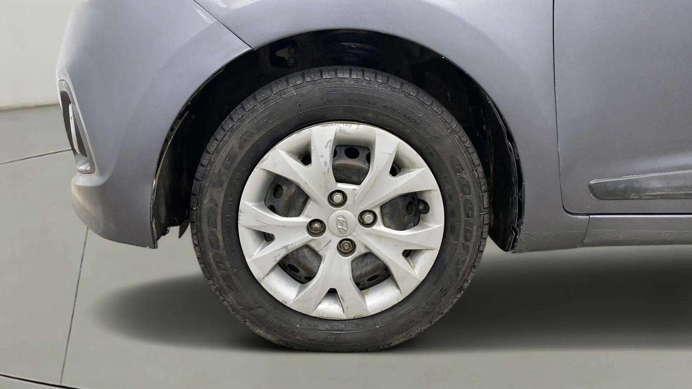 2015 Hyundai Grand i10 SPORTZ 1.2 KAPPA VTVT, Petrol, Manual, 81,443 km, Left Front Wheel
