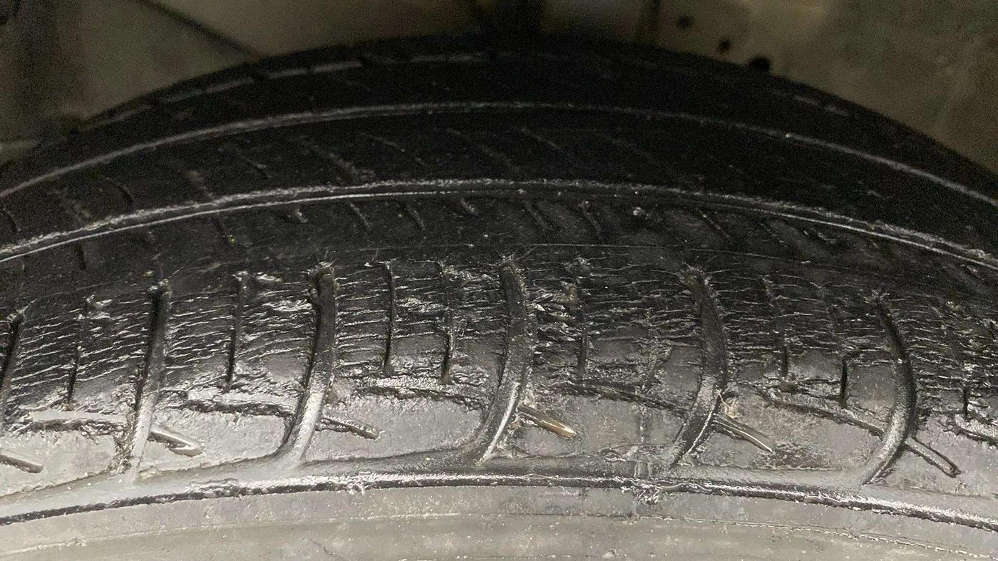 2015 Honda Amaze 1.2L I-VTEC S, CNG, Manual, 34,062 km, Left Front Tyre Tread