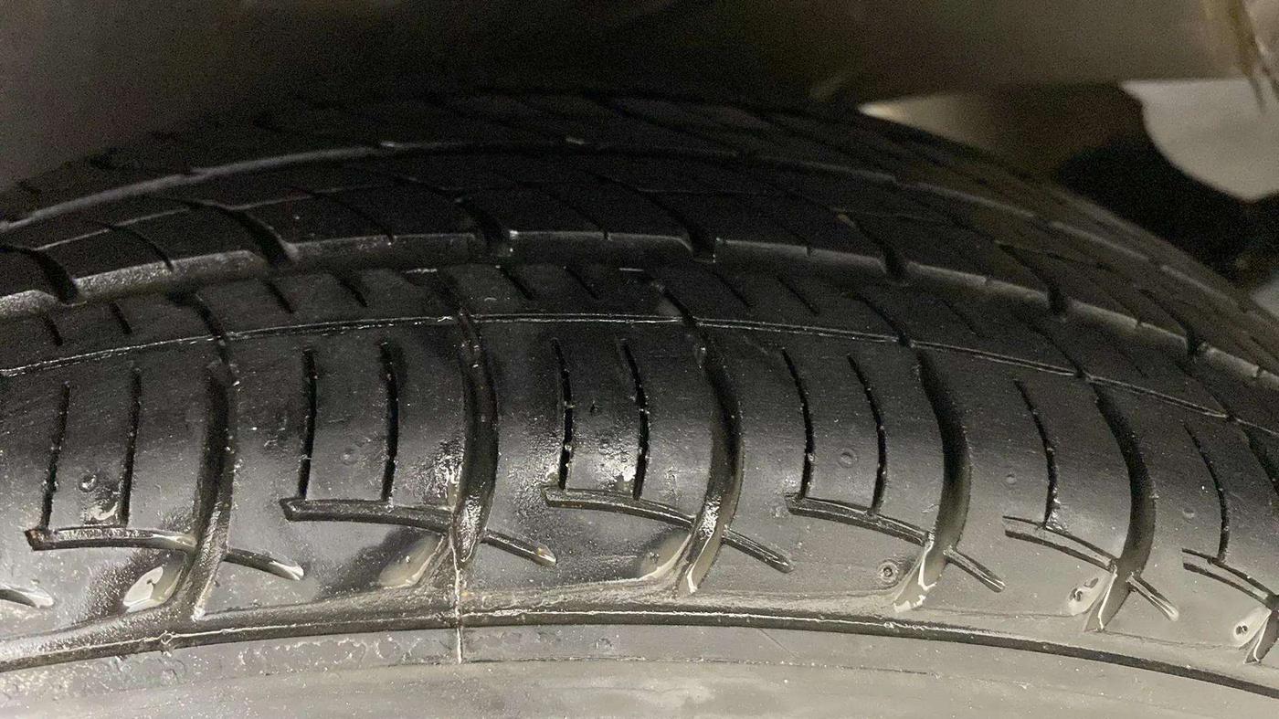 2015 Honda Amaze 1.2L I-VTEC S, CNG, Manual, 34,062 km, Right Rear Tyre Tread