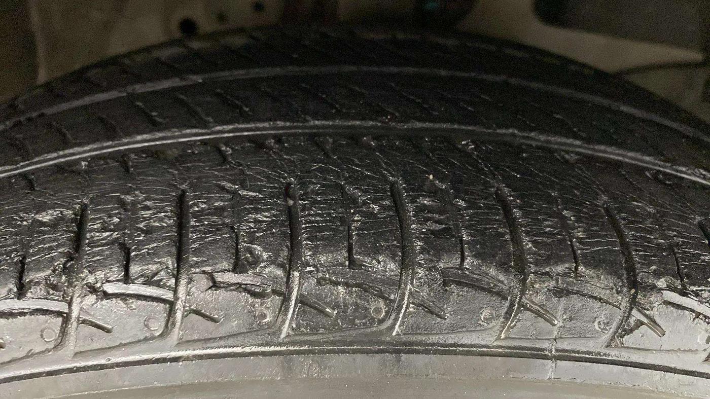 2015 Honda Amaze 1.2L I-VTEC S, CNG, Manual, 34,062 km, Right Front Tyre Tread