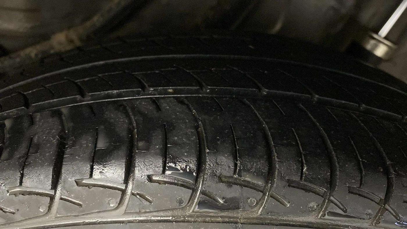 2015 Honda Amaze 1.2L I-VTEC S, CNG, Manual, 34,062 km, Left Rear Tyre Tread