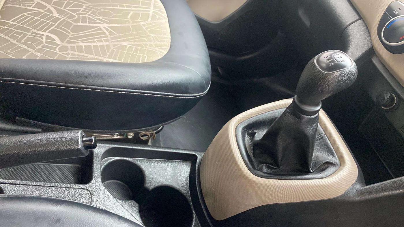 2018 Hyundai Grand i10 MAGNA 1.2 KAPPA VTVT, CNG, Manual, 77,240 km, Gear Lever