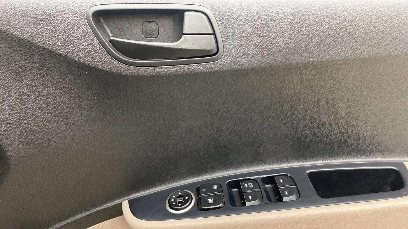 2018 Hyundai Grand i10 MAGNA 1.2 KAPPA VTVT, CNG, Manual, 77,240 km, Driver Side Door Panels Control