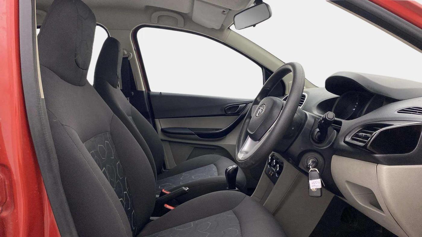 2016 Tata Tiago XT PETROL, Petrol, Manual, 34,296 km, Right Side Front Door Cabin