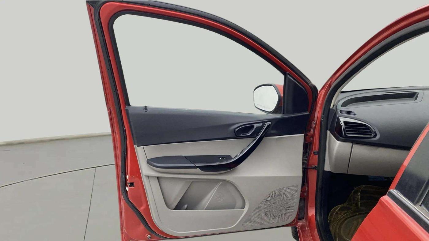 2016 Tata Tiago XT PETROL, Petrol, Manual, 34,296 km, LHS Front Door