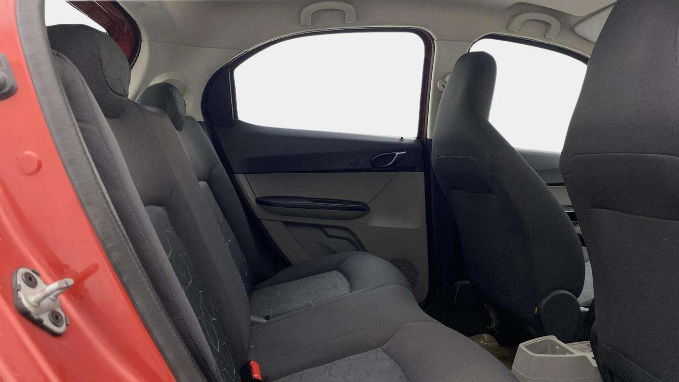 2016 Tata Tiago XT PETROL, Petrol, Manual, 34,296 km, Right Side Rear Door Cabin