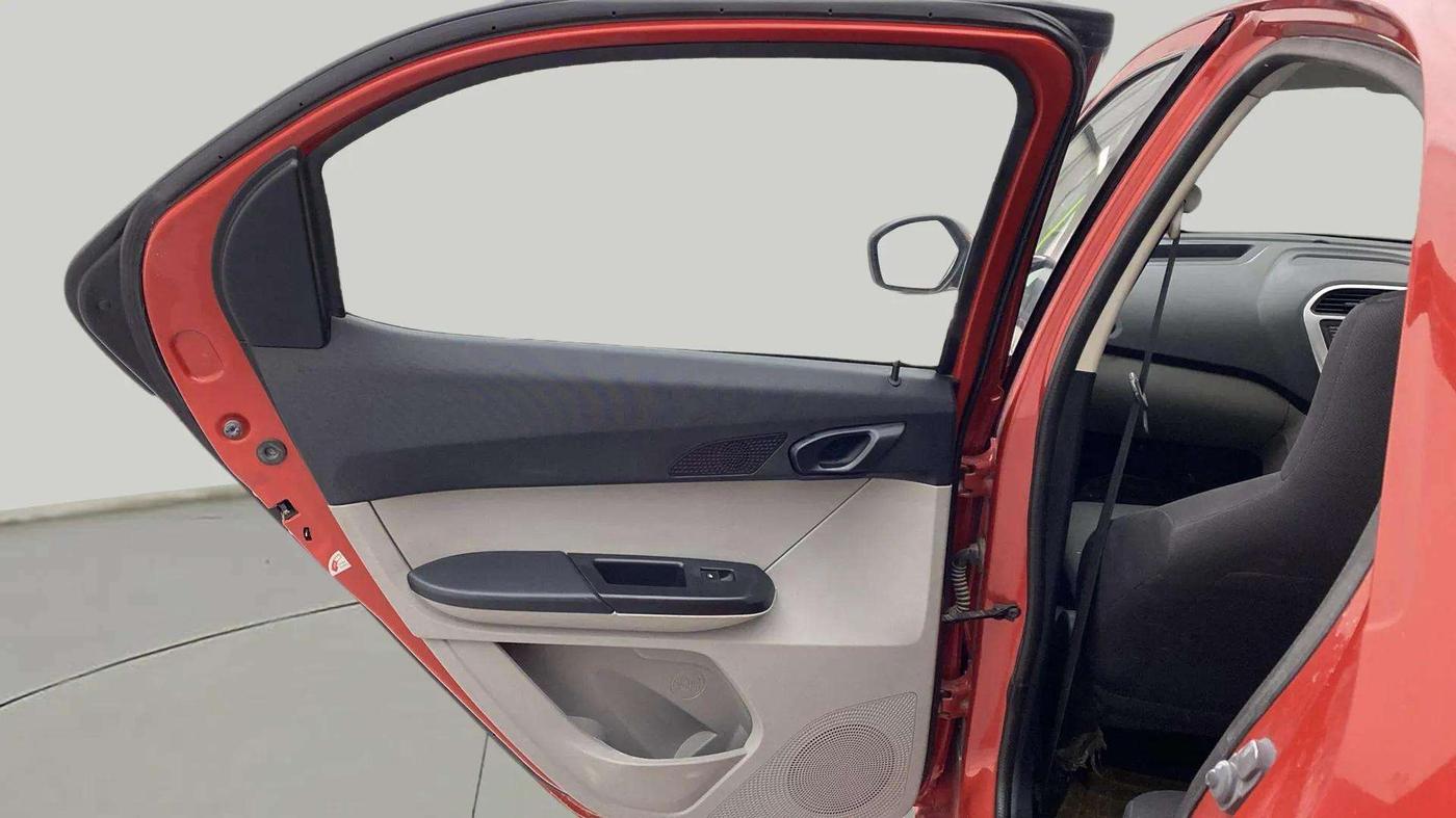 2016 Tata Tiago XT PETROL, Petrol, Manual, 34,296 km, LHS Rear Door