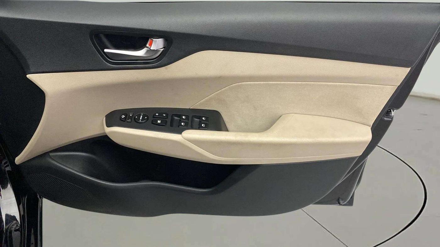 2020 Hyundai Verna SX 1.5 VTVT, Petrol, Manual, 68,283 km, Driver Side Door Panels Control