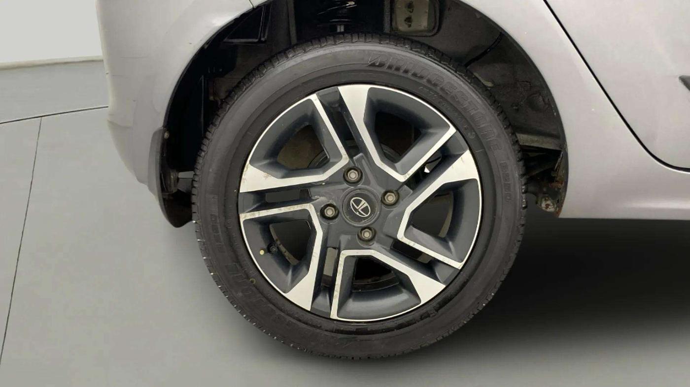 2019 Tata Tiago XZ PLUS PETROL, Petrol, Manual, 29,975 km, Right Rear Wheel