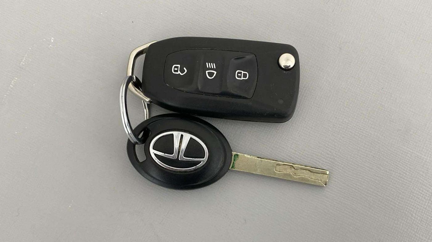 2019 Tata Tiago XZ PLUS PETROL, Petrol, Manual, 29,975 km, Key Close Up