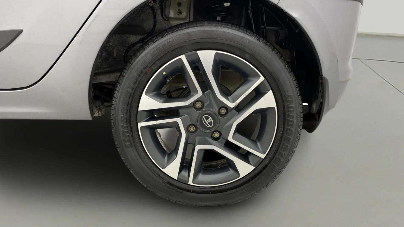 2019 Tata Tiago XZ PLUS PETROL, Petrol, Manual, 29,975 km, Left Rear Wheel